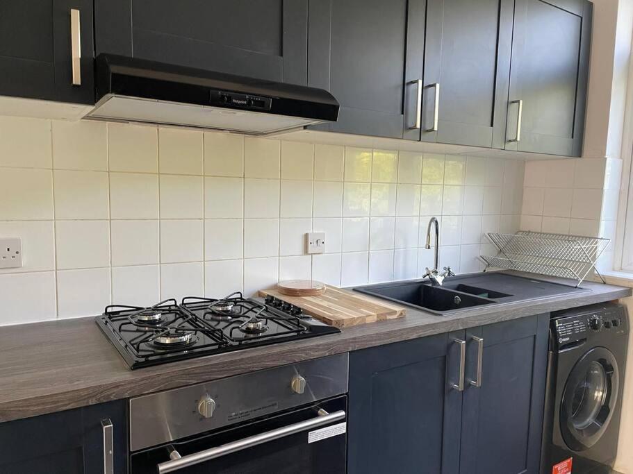 5 Bed 5Mins From Wembley Stadium ロンドン エクステリア 写真